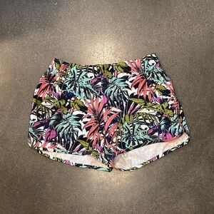 Women’s lightweight active shorts